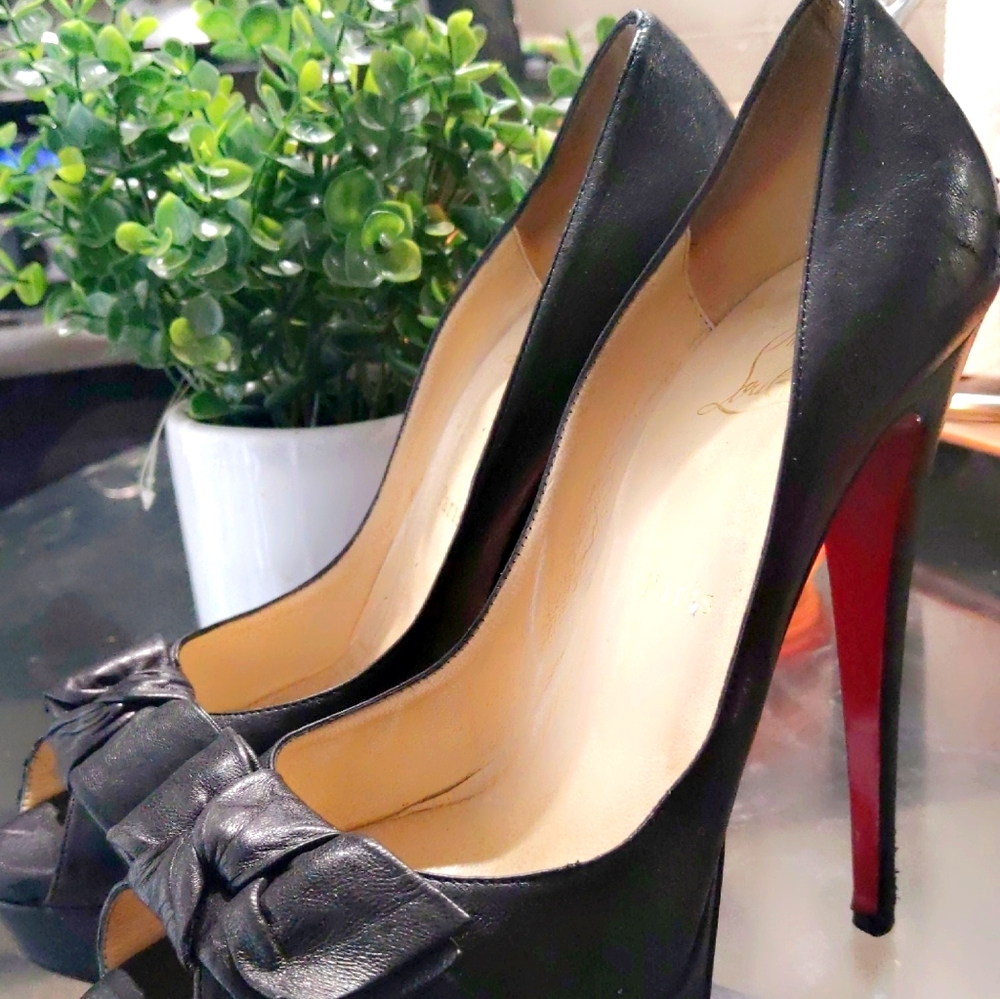 Louboutin shoes size 39